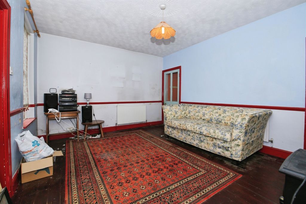 Property photo 3 of 12