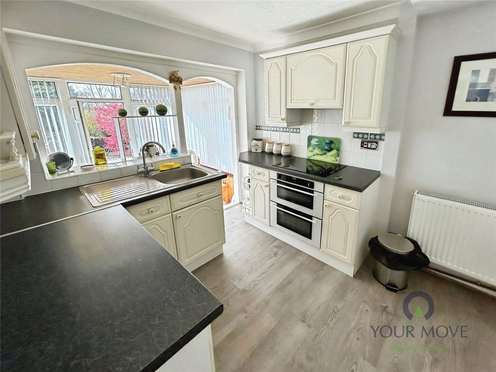 Property photo 3 of 17 Kitchen