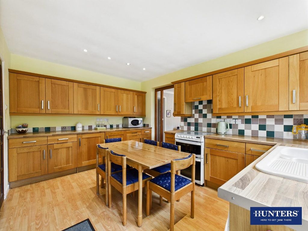 Property photo 3 of 28 Kitchen