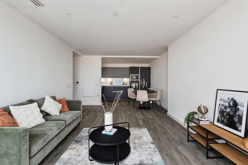 Property photo 3 of 11 Pbox-Img.Jpg