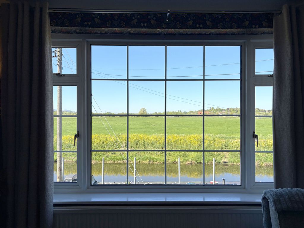 Property photo 1 of 21 3 Bedroom Semi Detached Cottage For Sale