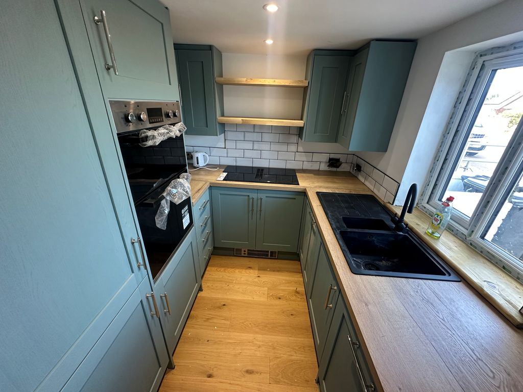 Property photo 2 of 5 Kitchen