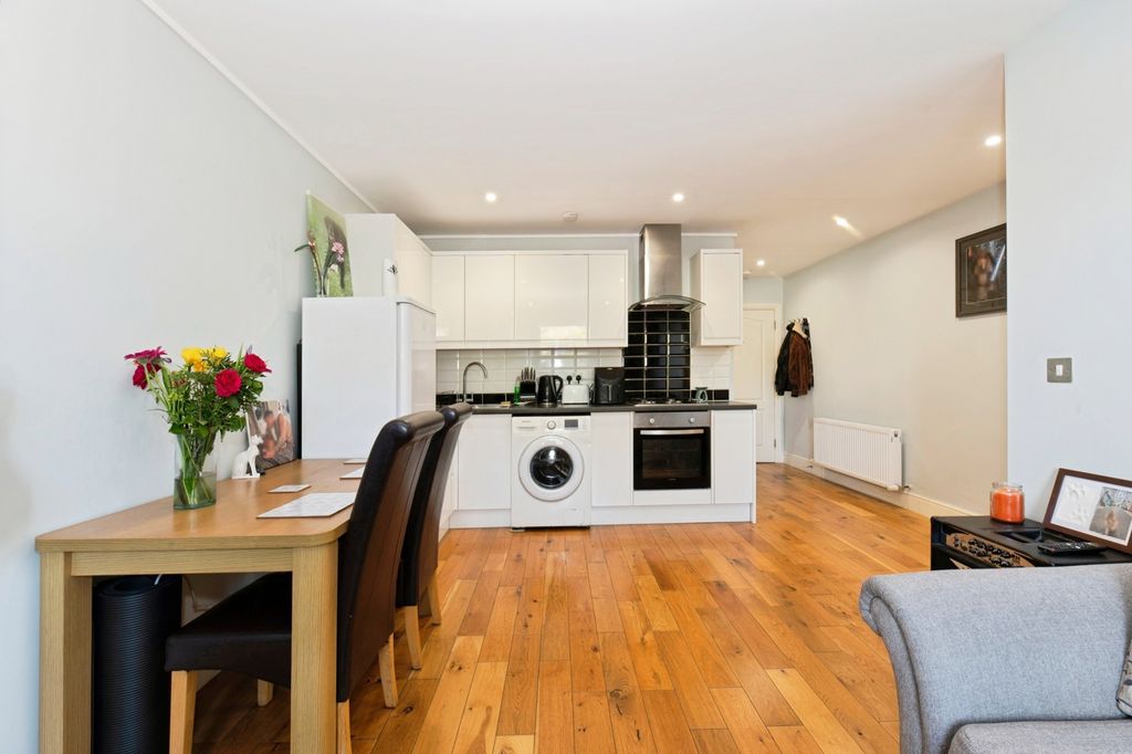 Property photo 1 of 10 Kitchen