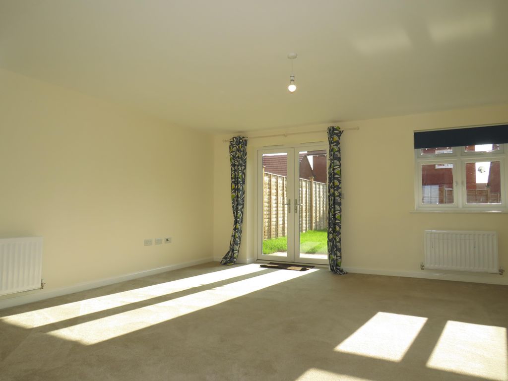 Property photo 3 of 10 Living Room