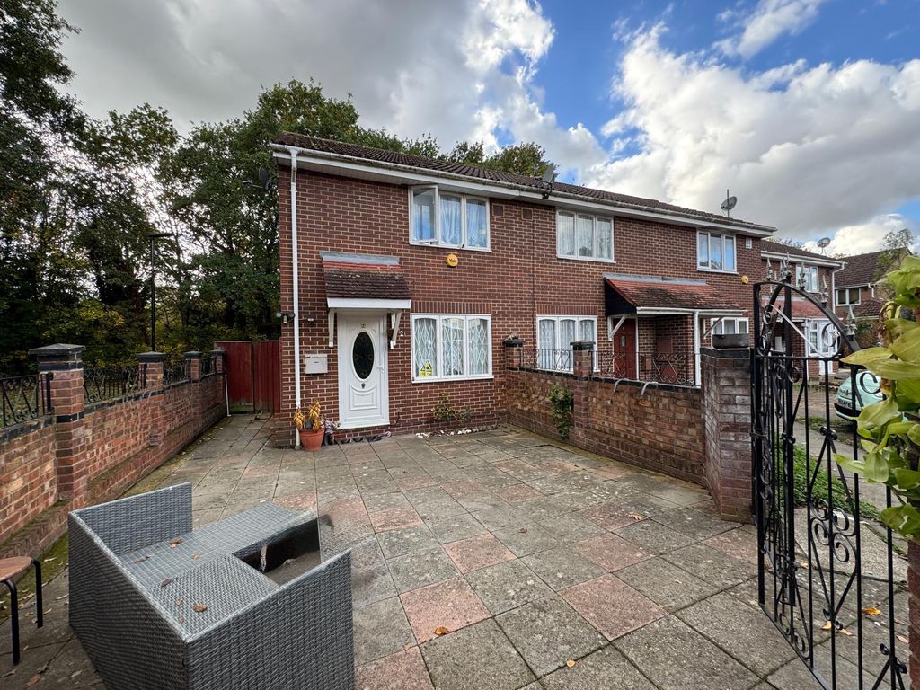 Property photo 1 of 8 2 Bed End Terrace For Sale Wraysbury Close, Hounslow Tw45Ea