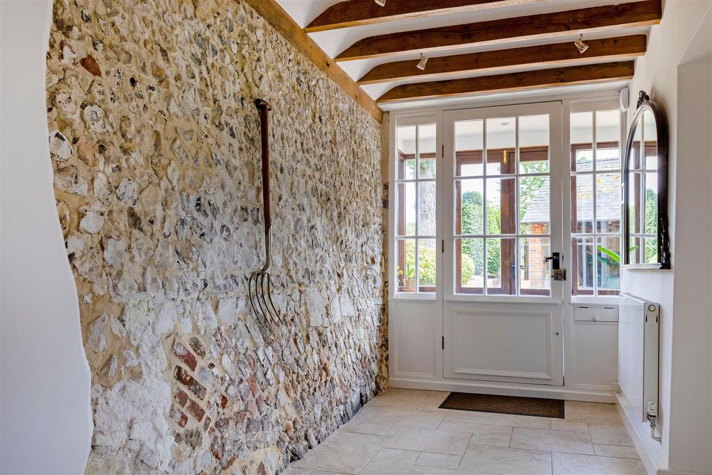 Property photo 3 of 24 Entrance Hall