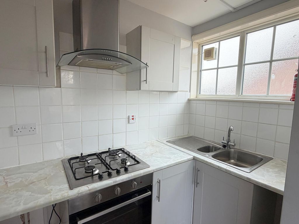 Property photo 2 of 9 Kitchen