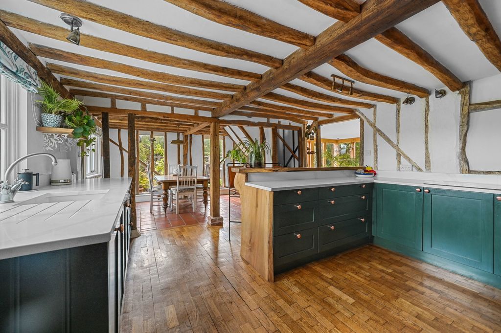 Property photo 2 of 28