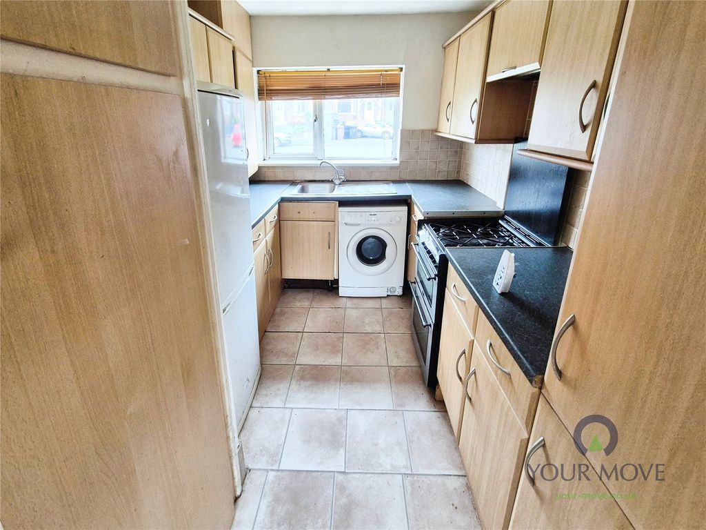 Property photo 3 of 8 Kitchen