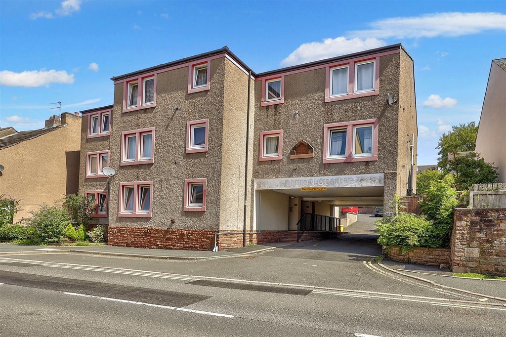 Property photo 1 of 11 Hutton Court