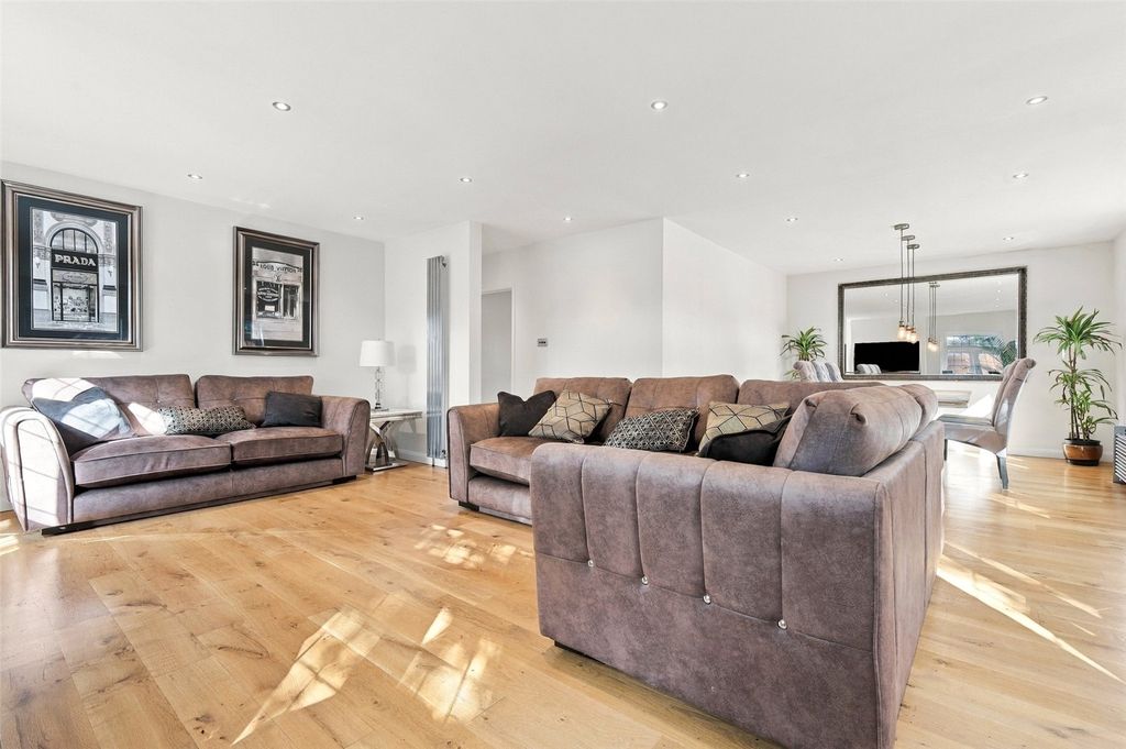 Property photo 3 of 21 Picture No. 07