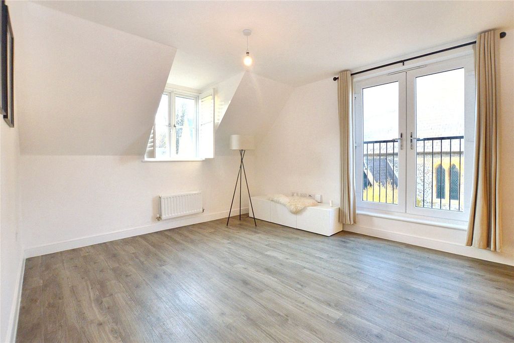 Property photo 3 of 8 Picture No. 18