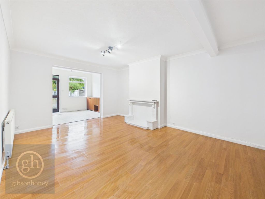 Property photo 3 of 10 Cam05080G0-Pr0474-Still014.Jpg