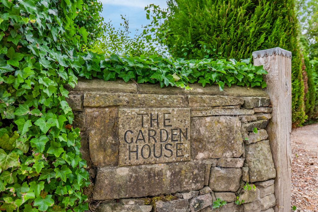 Property photo 2 of 59