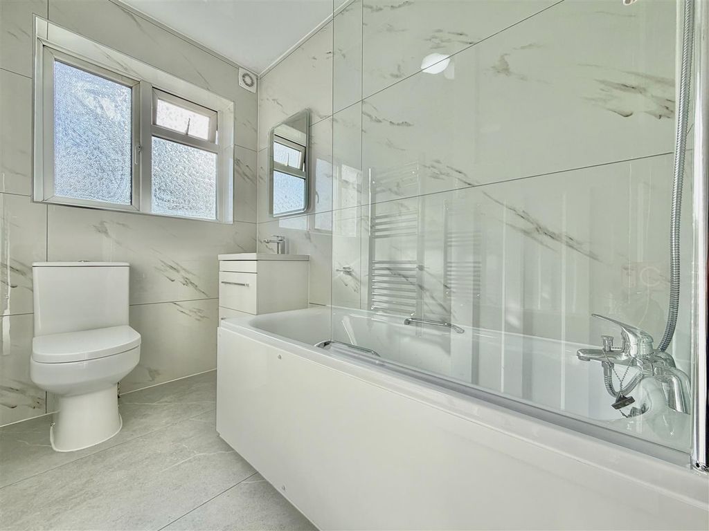 Property photo 3 of 7 Family Bathroom/ WC