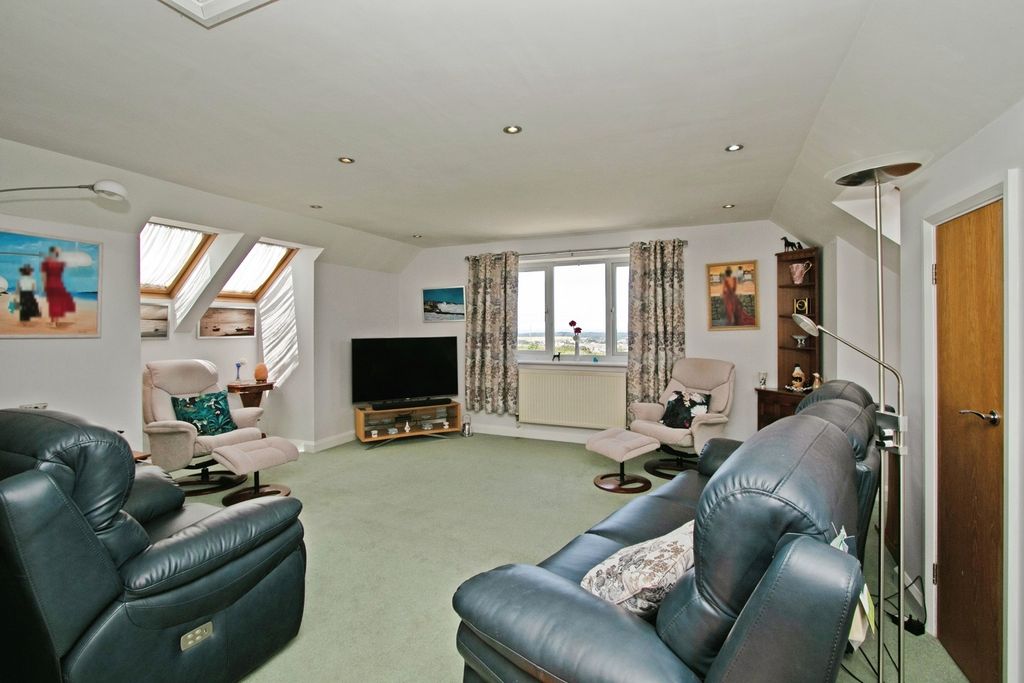 Property photo 2 of 35 Pbox-Img.Jpg
