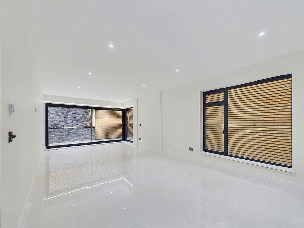 Property photo 1 of 8 3969801