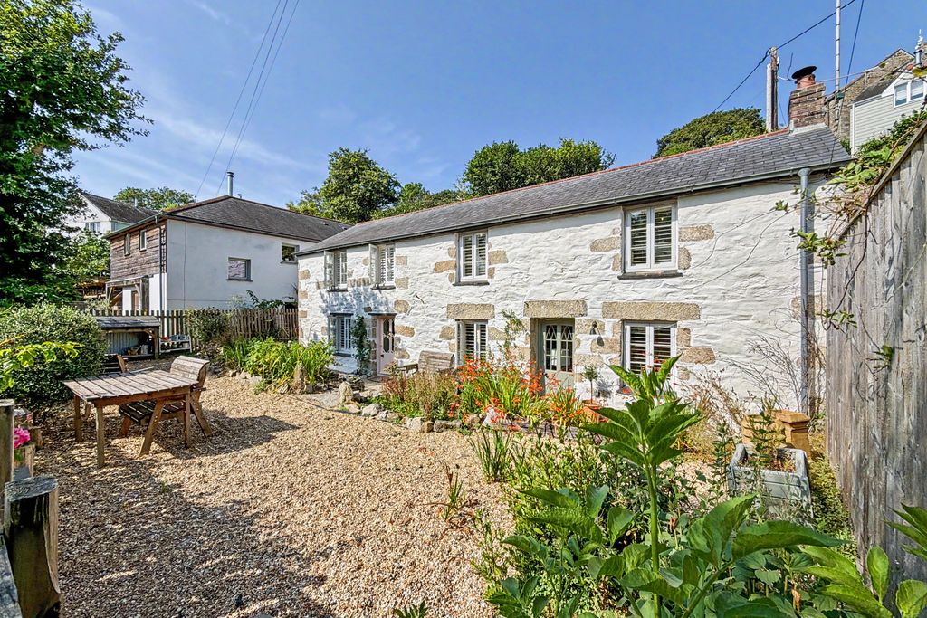 Property photo 2 of 31 Rose Cottage, Gweek, Cornwall, Tr12 6Ua