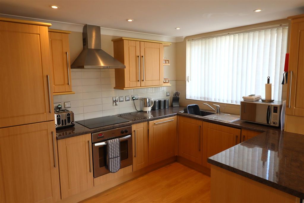 Property photo 2 of 10 Kitchen.Jpg
