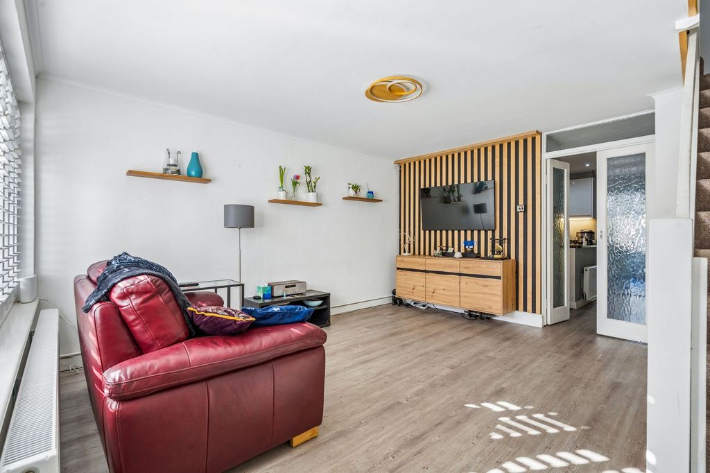 Property photo 2 of 21