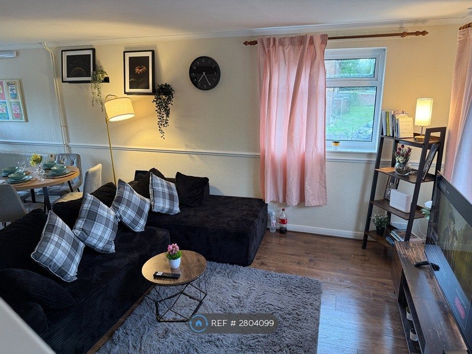 Property photo 2 of 35