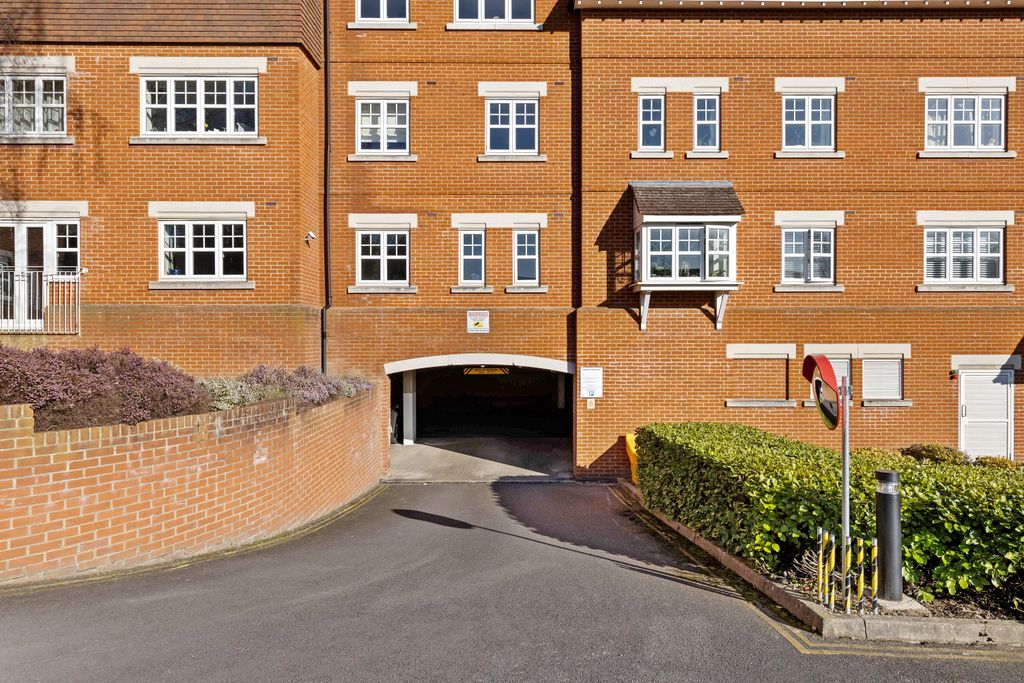 Property photo 2 of 14 13-06E0Pfscl _ 9 Heathside (Flat 31)-54 (1)