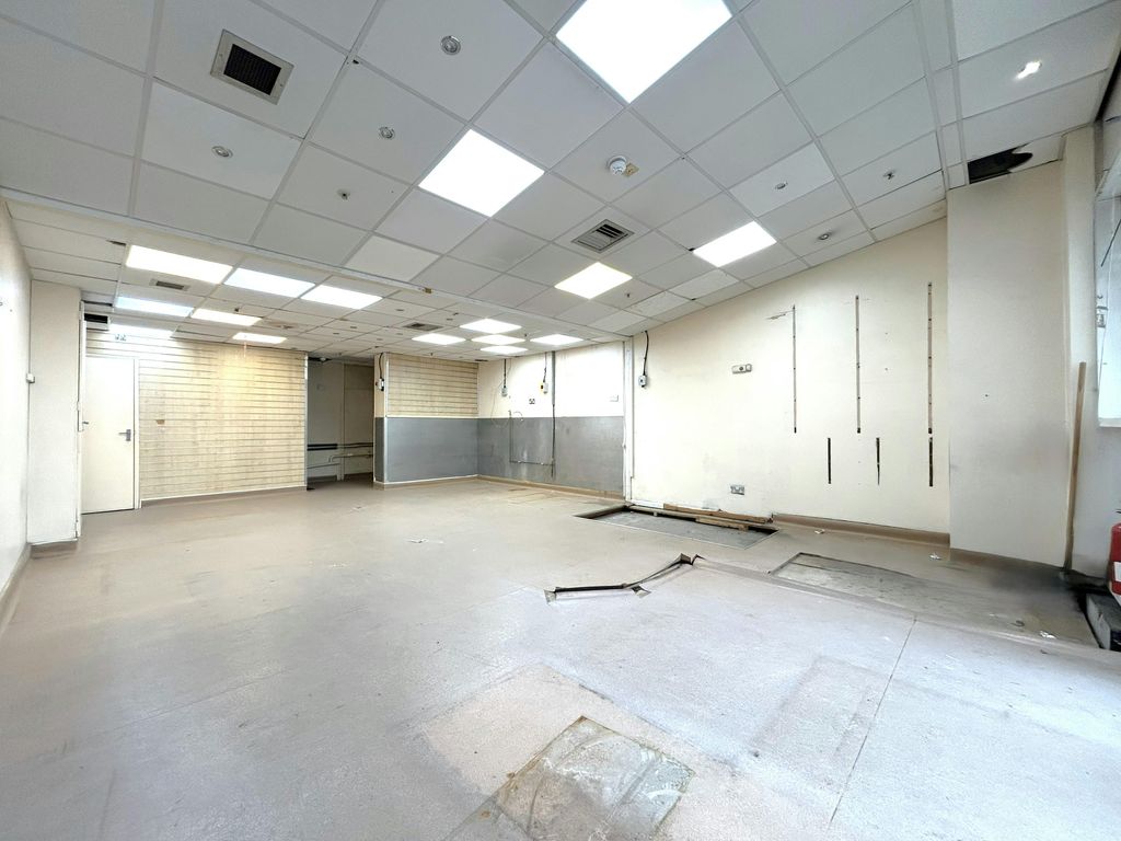 Property photo 2 of 8 Interior 4.Jpg