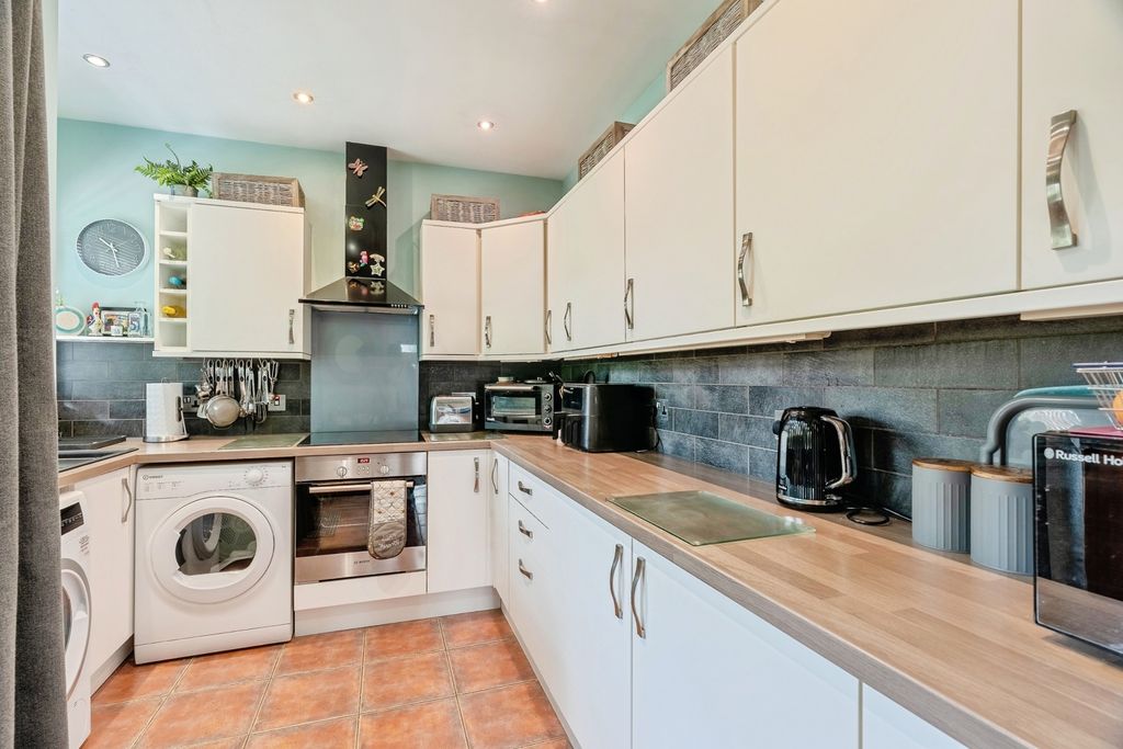 Property photo 3 of 17 Photo