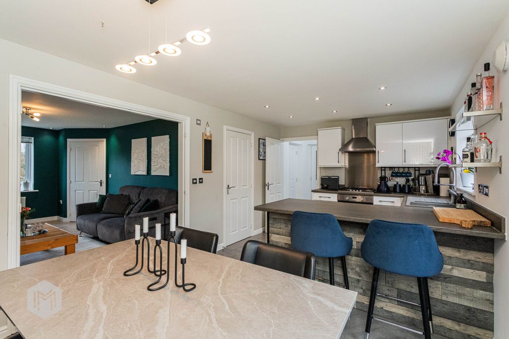 Property photo 3 of 27 Picture No. 17