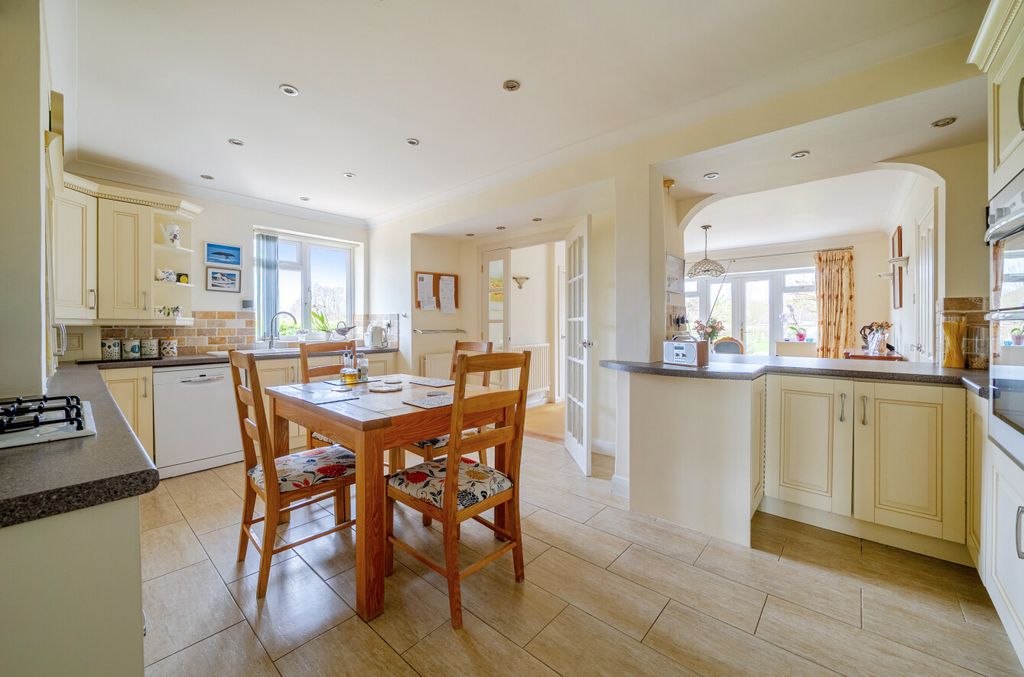 Property photo 3 of 26 Kitchen