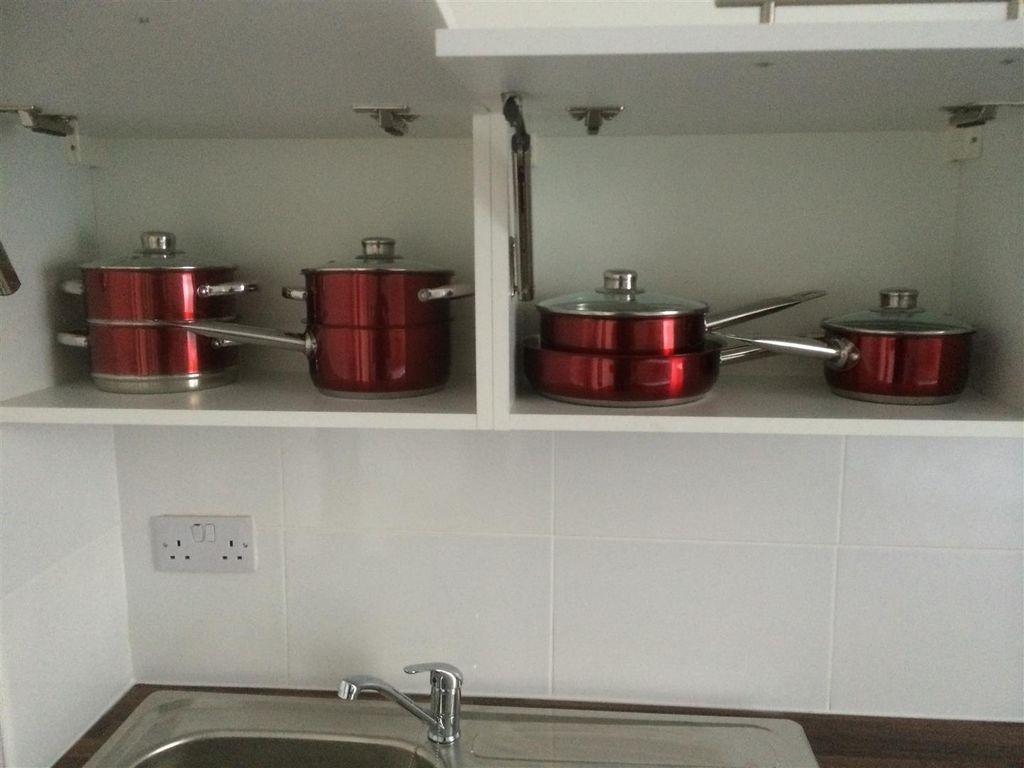 Property photo 3 of 5 Kitchenette F 4 .Jpg