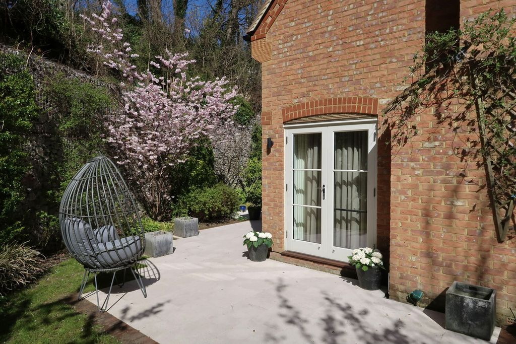 Property photo 2 of 22