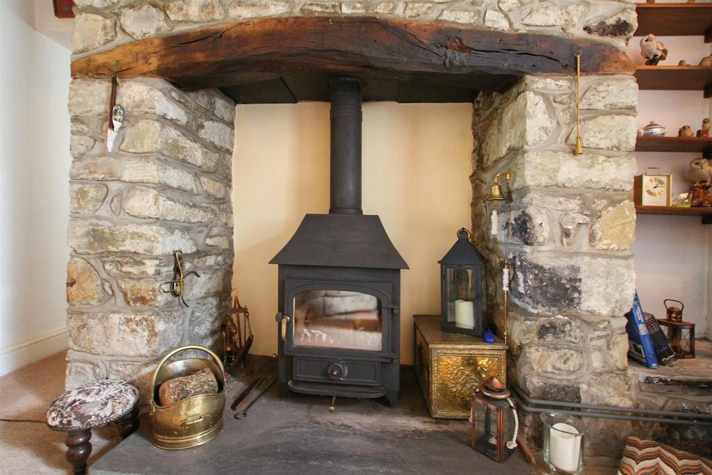 Property photo 3 of 57 Woodburning Stove