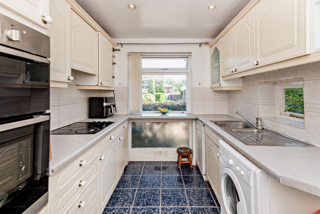 Property photo 3 of 20 Kitchen