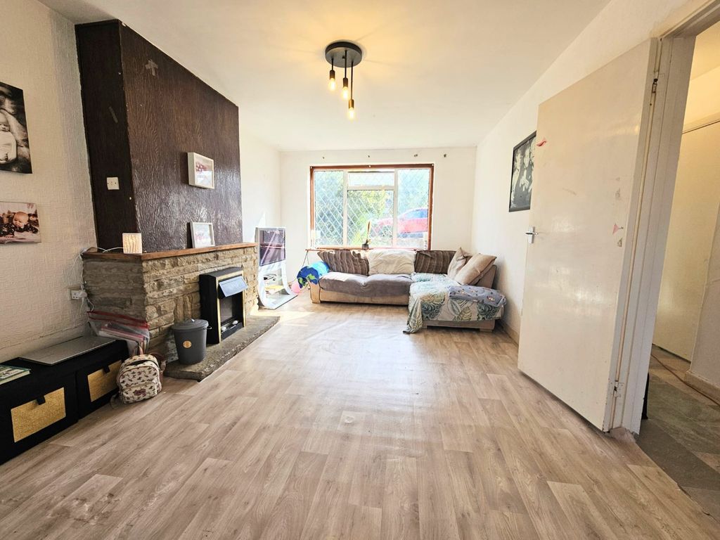 Property photo 2 of 16 4356014