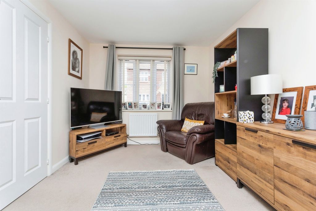 Property photo 3 of 16