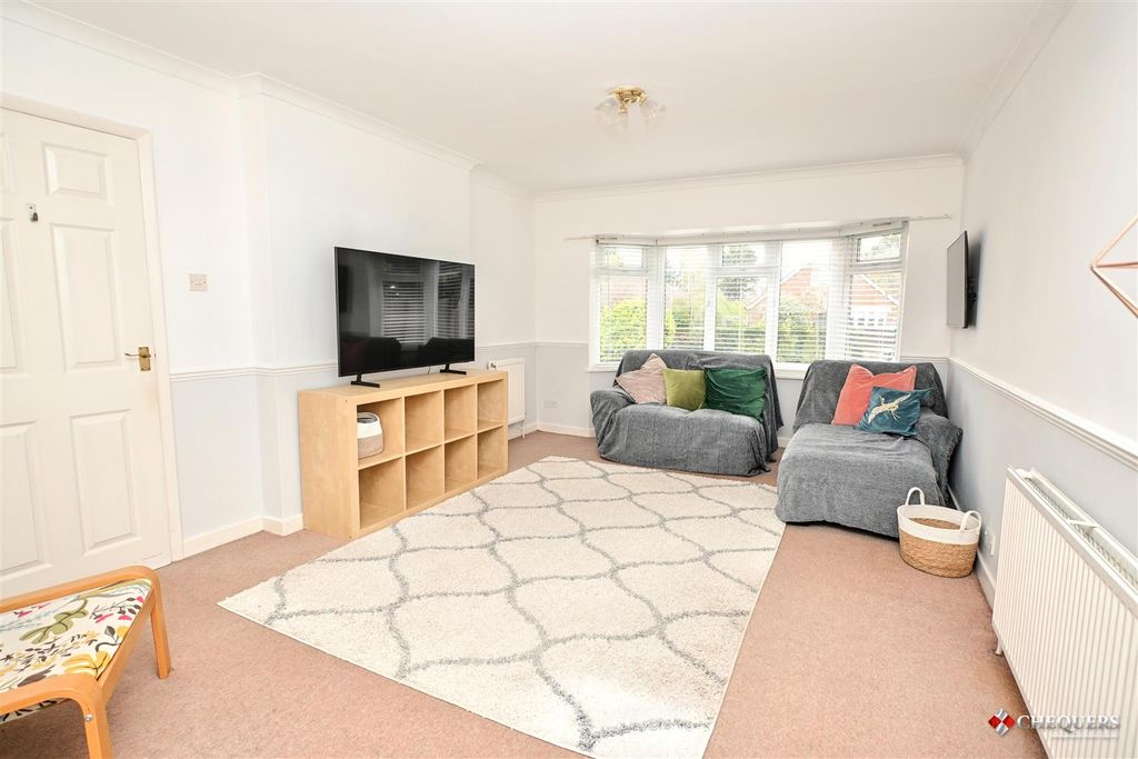 Property photo 3 of 22 Lounge