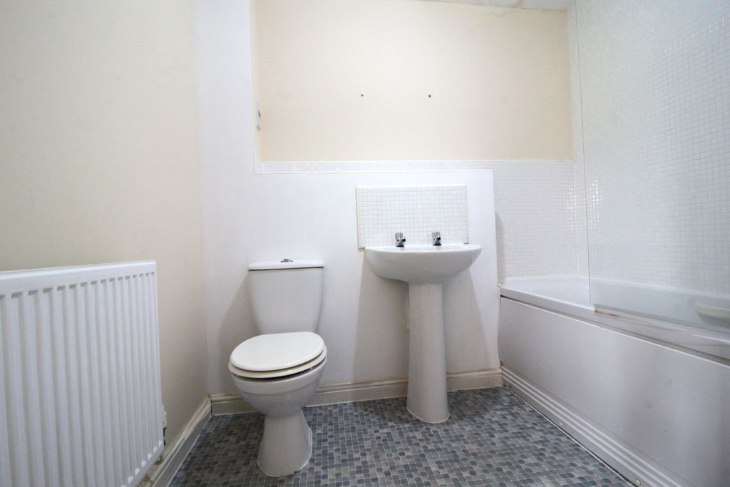 Property photo 3 of 7 Bathroom