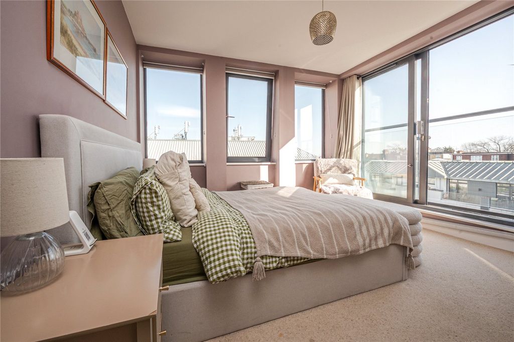 Property photo 3 of 19 Picture No. 17