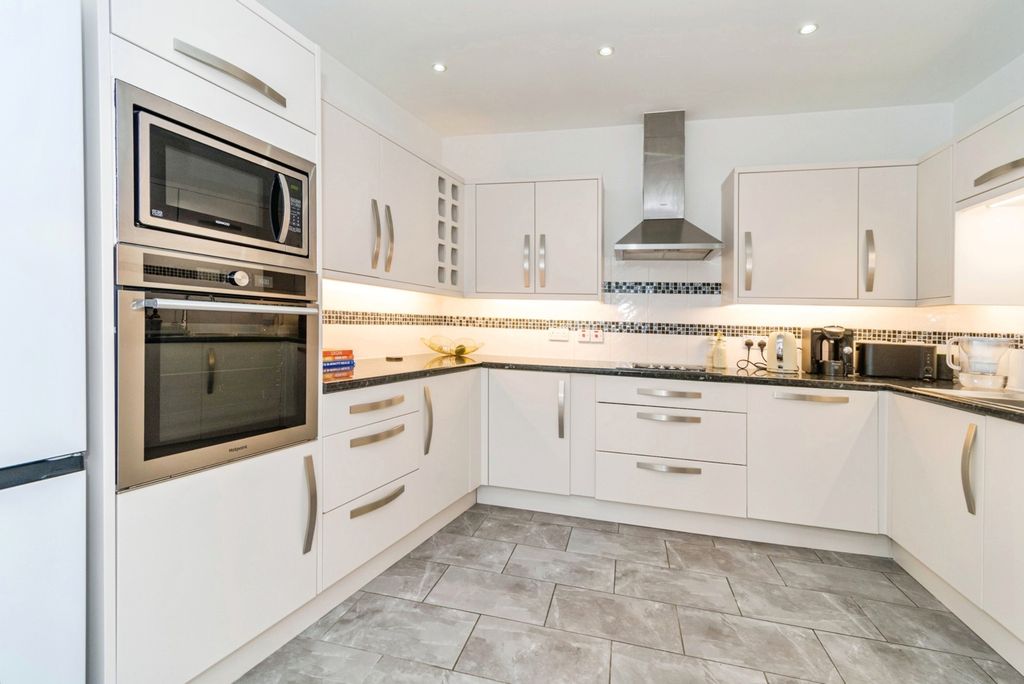 Property photo 3 of 14 Pbox-Img.Jpg