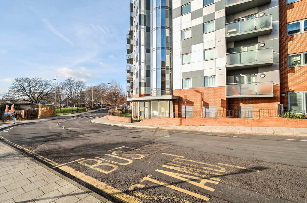 Property photo 2 of 12 1393405-2-695E55E...