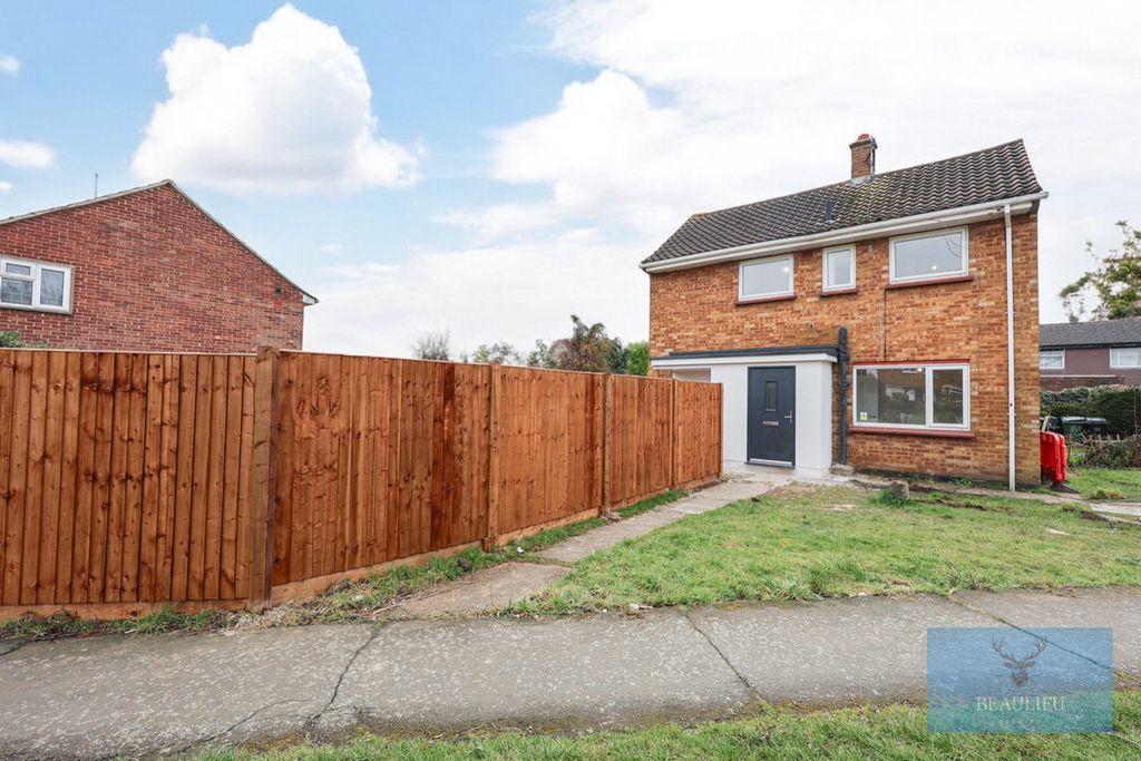 Property photo 2 of 32