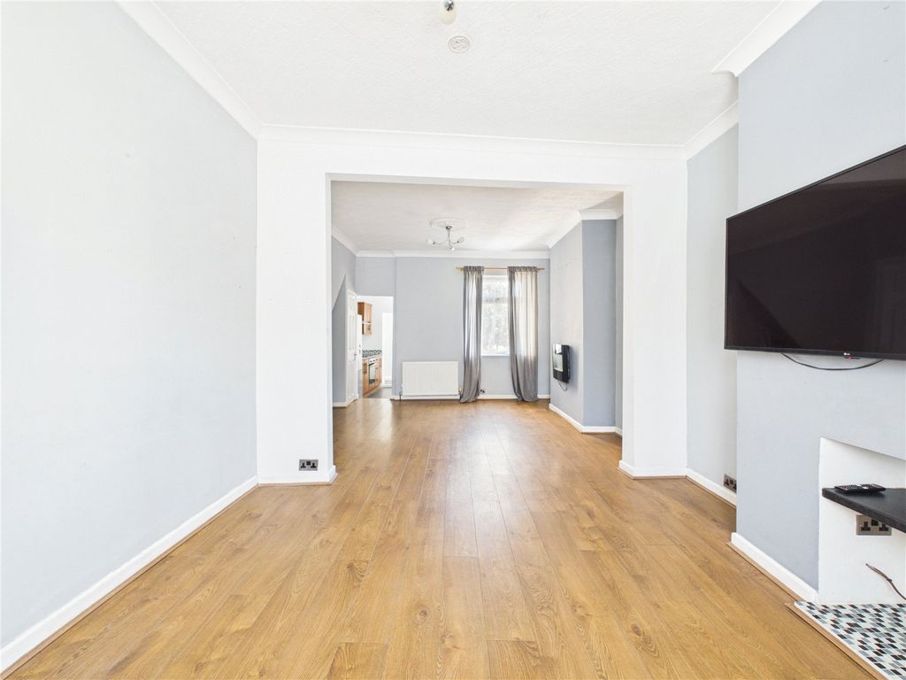 Property photo 3 of 16 Picture No. 15