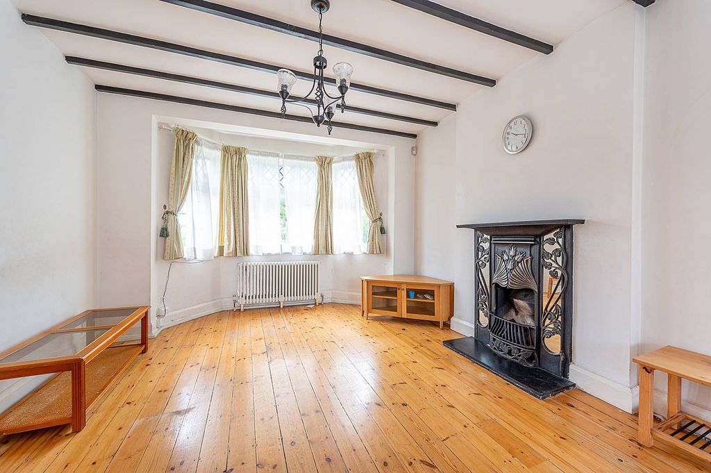 Property photo 2 of 11