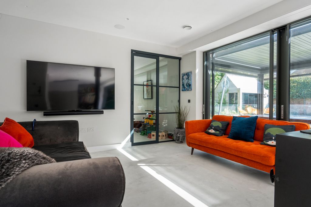 Additional image 7 of 6 bed detached house for saleHeath Road, Petersfield, Hampshire GU31
