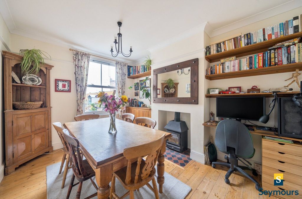 Property photo 3 of 19 Dining