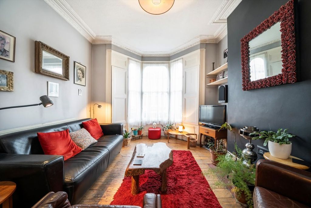 Property photo 2 of 8