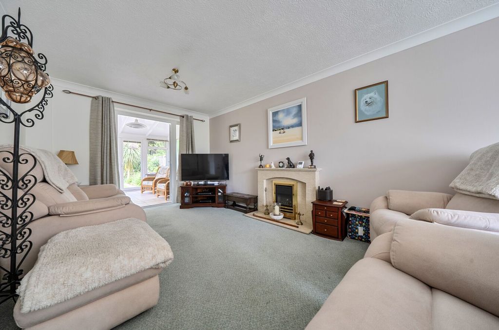 Property photo 2 of 25