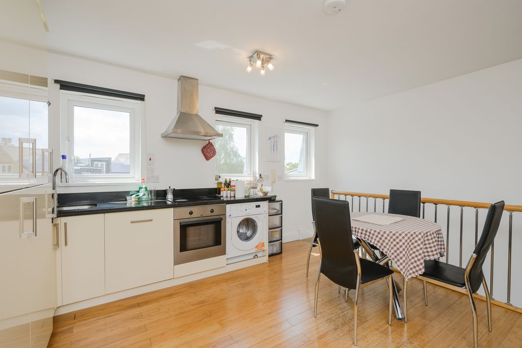 Property photo 2 of 9 Picture No. 10