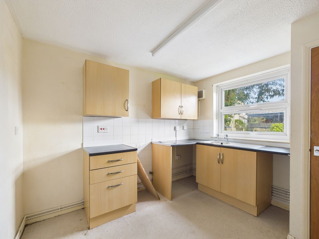 Property photo 2 of 7 Kitchen